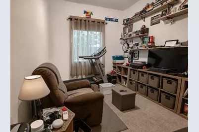 6388 E Fedora Avenue, Fresno, CA 93727 - Photo 17