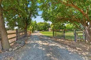 8986 Mooney Rd, Elk Grove, CA 95624 - Photo 5