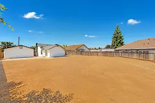 13361 Bentley St, Waterford, CA 95386 - Photo 11