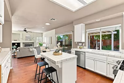 8784 Hawkesbury Court, Elk Grove, CA 95624 - Photo 9