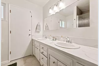 1038 E Vartikian Avenue, Fresno, CA 93710 - Photo 25