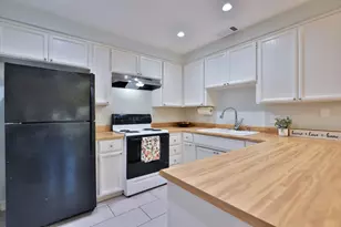 8075 La Riviera Dr, Sacramento, CA 95826 - Photo 9