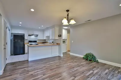 8075 La Riviera Drive, Sacramento, CA 95826 - Photo 7