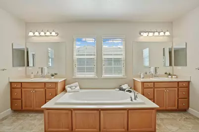 566 W Bonaventure Avenue, Mountain House, CA 95391 - Photo 19