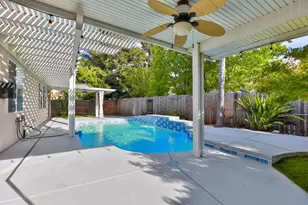 9404 Lyndley Plaza Way, Elk Grove, CA 95624 - Photo 3