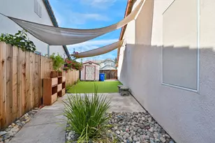 9404 Lyndley Plaza Way, Elk Grove, CA 95624 - Photo 35