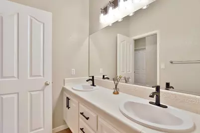 9404 Lyndley Plaza Way, Elk Grove, CA 95624 - Photo 25