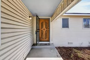 5800 San Ardo Way, North Highlands, CA 95660 - Photo 3