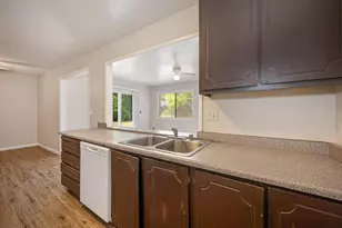 8287 Newfield Cir, Sacramento, CA 95828 - Photo 11