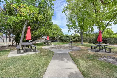 7309 Sunleaf Ln, Sacramento, CA 95828 - Photo 31
