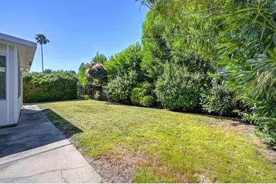 8975 Lanier Way, Sacramento, CA 95826 - Photo 33