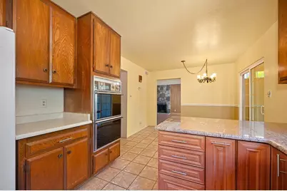 8975 Lanier Way, Sacramento, CA 95826 - Photo 15
