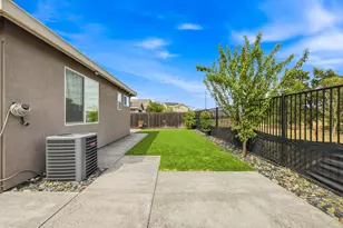 8237 Loyal Dr, Sacramento, CA 95829 - Photo 35