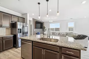 8237 Loyal Dr, Sacramento, CA 95829 - Photo 13