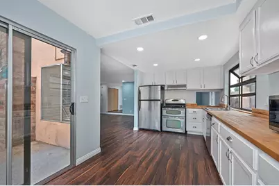 8709 Los Encantos Circle, Elk Grove, CA 95624 - Photo 11