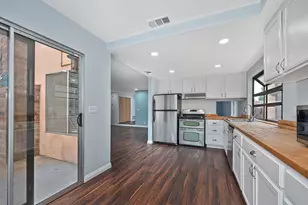 8709 Los Encantos Cir, Elk Grove, CA 95624 - Photo 11