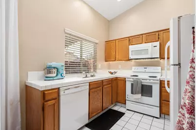 5649 W Norwich Avenue, Fresno, CA 93722 - Photo 13
