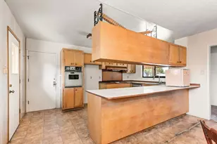 3327 Eisenhower Dr, Sacramento, CA 95826 - Photo 11