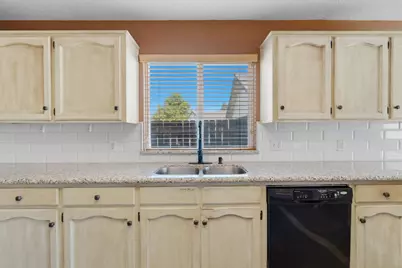 3031 W Loyola Court, Visalia, CA 93277 - Photo 19