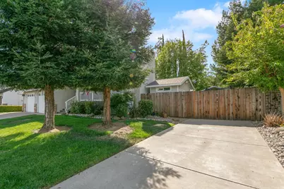 8810 Laguna Star Drive, Elk Grove, CA 95758 - Photo 5