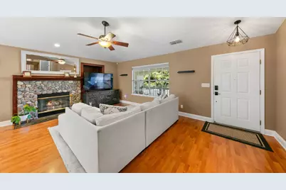 8810 Laguna Star Drive, Elk Grove, CA 95758 - Photo 9