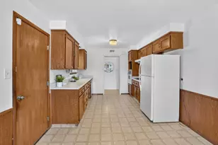 7335 Lindale Dr, Sacramento, CA 95828 - Photo 11