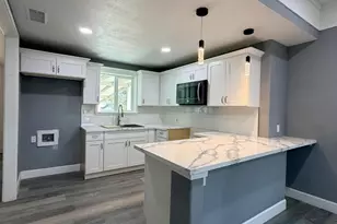 2427 E Tyler, Fresno, CA 93701 - Photo 11
