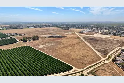 28 E South Avenue, Parlier, CA 93648 - Photo 9