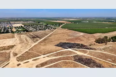 28 E South Avenue, Parlier, CA 93648 - Photo 17