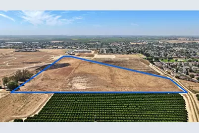 28 E South Avenue, Parlier, CA 93648 - Photo 3