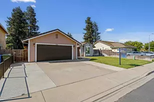 1160 Collegeview Dr, Turlock, CA 95382 - Photo 3