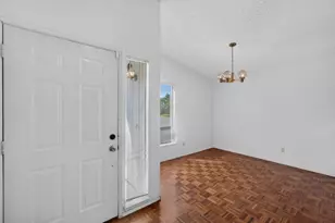 7452 Windbridge Dr, Sacramento, CA 95831 - Photo 5