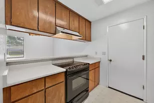 7452 Windbridge Dr, Sacramento, CA 95831 - Photo 9
