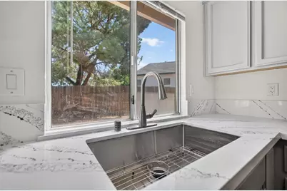 6427 Canyon Creek Way, Elk Grove, CA 95758 - Photo 15