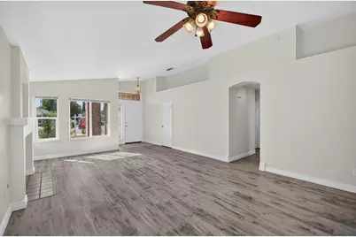 6427 Canyon Creek Way, Elk Grove, CA 95758 - Photo 9