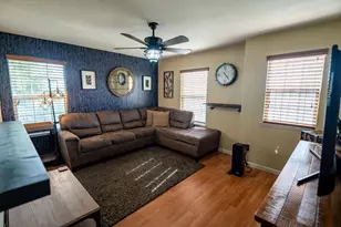 10664 Siskiyou Ln, Stockton, CA 95209 - Photo 5
