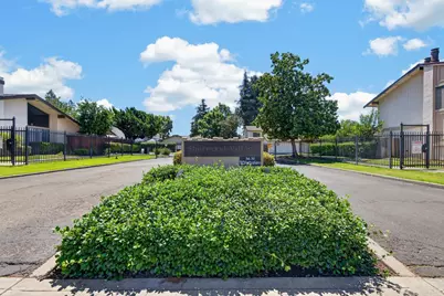 66 W Yorkshire, Stockton, CA 95207 - Photo 37