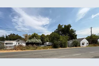 1113 Grand Ave, Olivehurst, CA 95961 - Photo 3