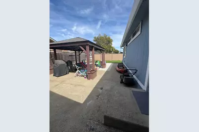 8252 Cottonfield Way, Sacramento, CA 95828 - Photo 9