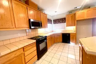 9762 Deep Water Ln, Stockton, CA 95219 - Photo 5