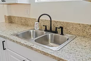 421 Laurel Ave, Modesto, CA 95351 - Photo 7