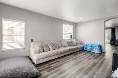 8427 Serio Way, Elk Grove, CA 98758 - Photo 5