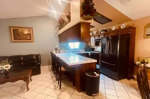 5900 Stone Bridge Ln, Bakersfield, CA 93313 - Photo 15