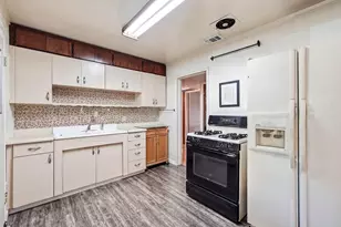 5241 59th St, Sacramento, CA 95820 - Photo 17
