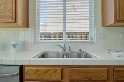 660 Bramblewood Avenue, Lathrop, CA 95330 - Photo 27