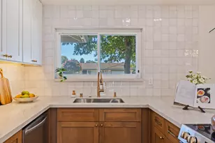 8949 Plaza Park Dr, Elk Grove, CA 95624 - Photo 5