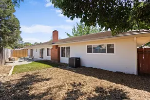8949 Plaza Park Dr, Elk Grove, CA 95624 - Photo 27