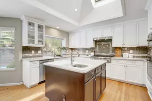 7713 S Cove Dr, Sacramento, CA 95831 - Photo 11