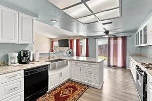 5957 Sawyer Cir, Sacramento, CA 95823 - Photo 19