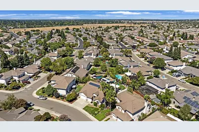 9489 Rossport Way, Elk Grove, CA 95624 - Photo 55